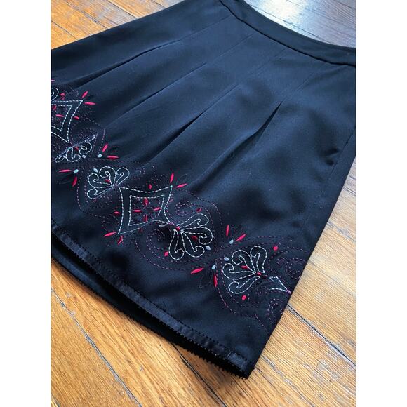 Ann Taylor LOFT Black Embroidered Pleated Skirt sz 4P - Picture 2 of 9